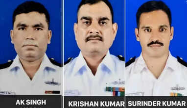 இந்திய கடற்படை அதிகாரிகள்