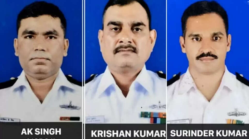 இந்திய கடற்படை அதிகாரிகள்