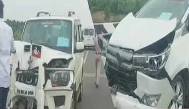  தேவர் ஜெயந்தி விழாவில் பங்கேற்க சென்ற அதிமுக முன்னாள் அமைச்சர்கள் -  வாகனம் விபத்தில் சிக்கியதால் பரபரப்பு.. 