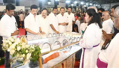 பேராயர் எஸ்றா சற்குணம் உடலுக்கு முதலமைச்சர் மு.க.ஸ்டாலின் அஞ்சலி..!