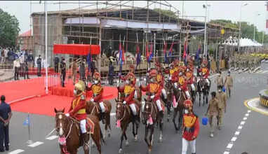 சென்னை  காமராஜர் சாலையில் முதல் நாள் குடியரசு தின அணிவகுப்பு ஒத்திகை.. 