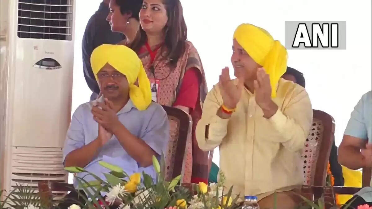 அரவிந்த் கெஜ்ரிவால், மணிஷ் சிசோடியா