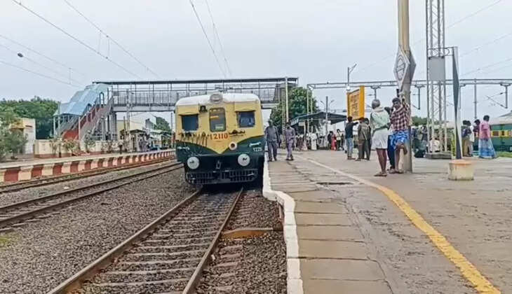 சென்னை - கும்மிடிப்பூண்டி மார்க்கத்தில் புறநகர் ரயில் சேவை பாதிப்பு.. பொதுமக்கள் தவிப்பு..