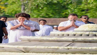 ராஜீவ் காந்தி நினைவிடத்தில் ராகுல், பிரியங்கா அஞ்சலி..