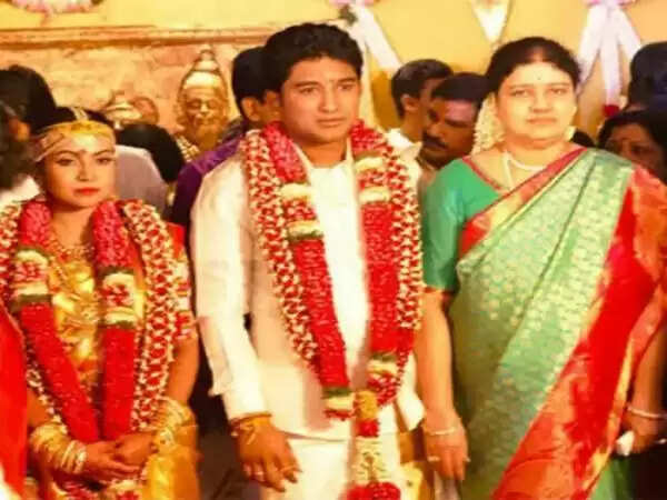 விவேக்கின் மனைவி தற்கொலை முயற்சி.. சசிகலா வீட்டில் நடந்த அதிர்ச்சி சம்பவம்..