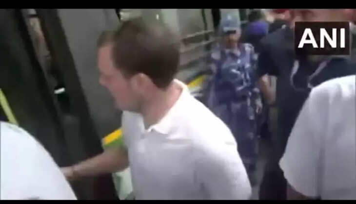 # BREAKING டெல்லியில் ராகுல் காந்தி உள்ளிட்ட எம்.பிக்கள் கைது..!!