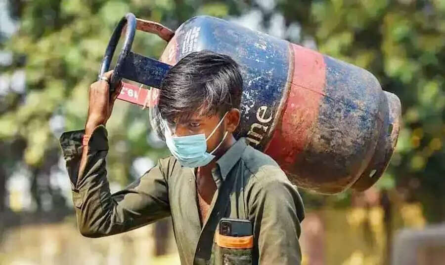 30% டூ 70% உயர்வு! - வணிக சிலிண்டர் விநியோகத்தில் அதிரடி மாற்றம்: இந்த நிறுவனங்களுக்கு முன்னுரிமை..!