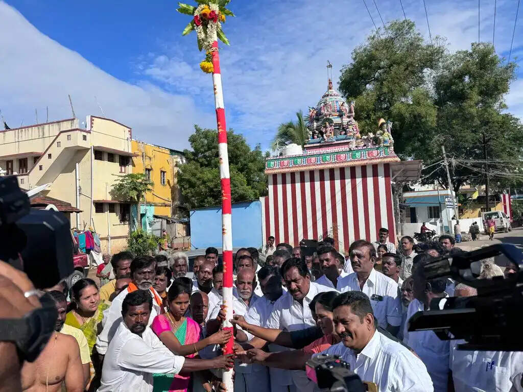 அலங்காநல்லூர் ஜல்லிக்கட்டு போட்டிக்கான முகூர்த்தக் கால் நடப்பட்டது!!