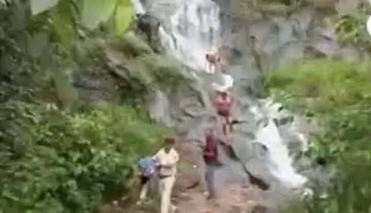 Police Confiscate Violators Clothes For Bathing In Waterfall At Karnataka&rsquo;s Charmadi Ghat