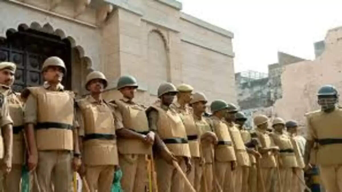 ஞானவாபி மசூதி பகுதியில் போலீஸ் குவிப்பு