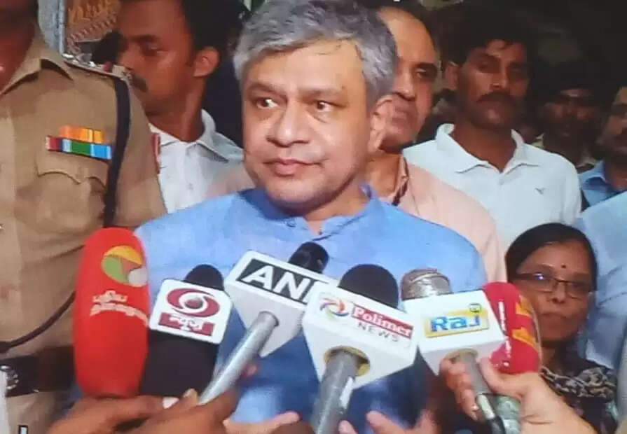 தமிழகத்தில் உள்ள ரயில்வே பணியாளர்கள் தமிழ் கற்றுக்கொள்ள வேண்டும் - மத்திய ரயில்வே துறை அமைச்சர்