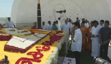 கலைஞர் 102 : நினைவிடத்தில் முதலமைச்சர் ஸ்டாலின் மரியாதை!