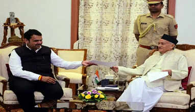 தேவேந்திர பட்னாவிஸ், பகத் சிங் கோஷ்யாரி