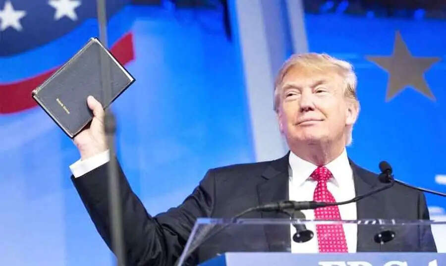 ரூ.1.60 லட்சம் கிறிஸ்துமஸ் பரிசு: அதிபர் ட்ரம்ப் அறிவிப்பு..!