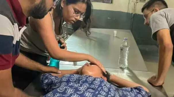 ஜேஎன்யு மாணவர்களிடையே மோதல்.. - ராமநவமி அன்று அசைவ உணவு சாப்பிட்டதால் வன்முறை..