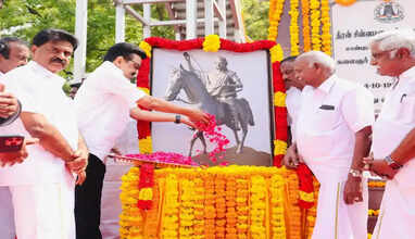 தீரன் சின்னமலை உருவப்படத்திற்கு முதலமைச்சர் ஸ்டாலின் மரியாதை..!!