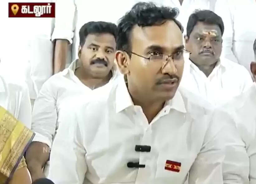 புதுசு புதுசா யோசிச்சு விஜய் மக்களை சந்திக்க விடாமல் தடுக்குறாங்க? - திமுக மீது அருண்ராஜ் பரபரப்பு புகார்