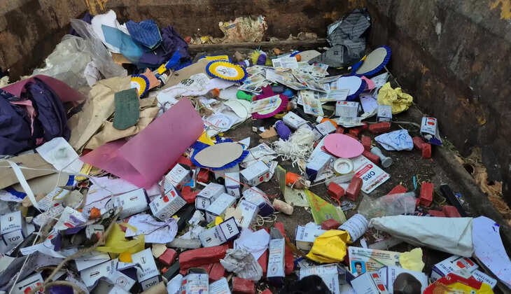 குப்பை வண்டியில் கிடந்த வாக்காளர் அட்டைகள்.. கடலூர் அருகே பரபரப்பு..!!