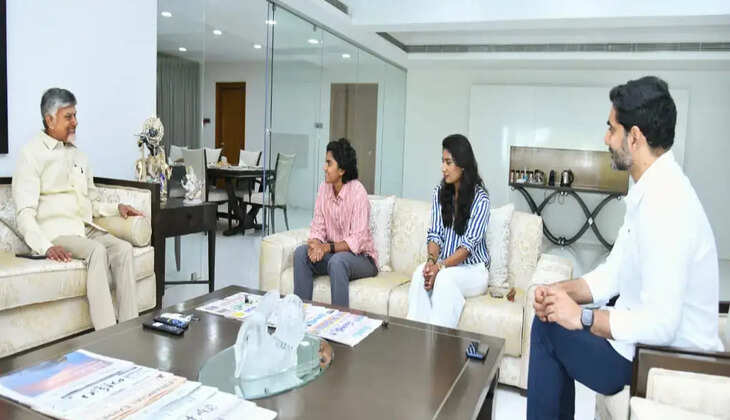 cricketer sri charani meets cm chandrababu