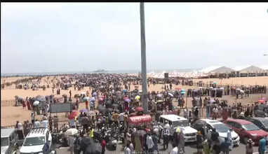 விமான சாகசத்தைக் காண குவிந்த மக்கள்..! கடற்கரை சாலையில் கடும் போக்குவரத்து நெரிசல்..