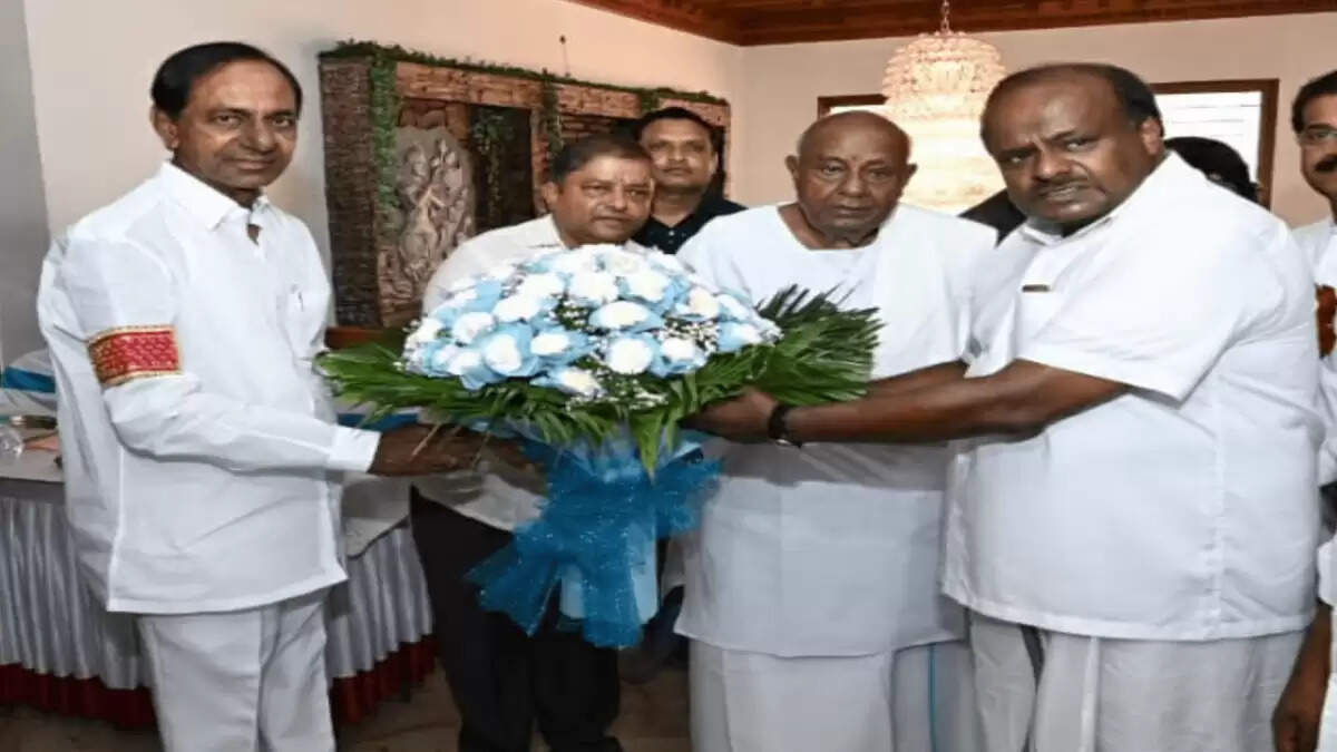 சந்திரசேகர் ராவ், தேவு கவுடா மற்றும் குமராசாமி