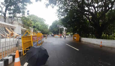 திமுகவின் கோரிக்கைக்கு செவிக்கொடுத்த ஆளுநர்! சாலையில் பல ஆண்டுகளாக மூடப்பட்டிருந்த தடுப்புகள் அகற்றம்