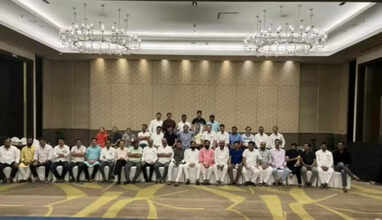 கிளர்ச்சி சிவ சேனா எம்.எல்.ஏ.க்கள்