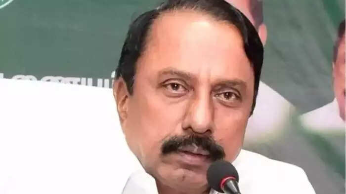 முன்னாள் அமைச்சர் செங்கோட்டையன் பயணித்த விமானத்தில் தொழில்நுட்ப கோளாறு..!