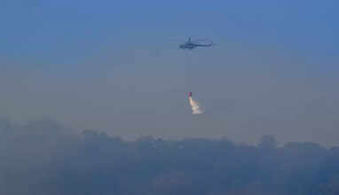 கோவை மேற்கு தொடர்ச்சி மலைப்பகுதியில் காட்டுத்தீ.. ஹெலிகாப்டர் உதவியுடன் தீயை அணைக்கும் பணி தீவிரம்.. 