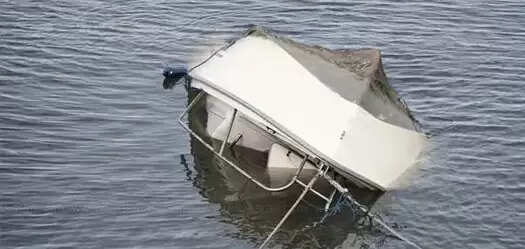 படகு கவிழ்ந்து 100 பேர்  உயிரிழப்பு.. ஐரோப்பிய நாடுகளுக்கு அகதிகளாக செல்ல முயன்றபோது நேர்ந்த விபத்து..