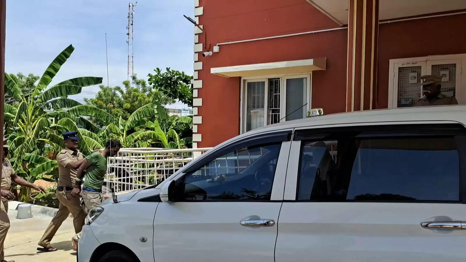 நாமக்கல்லில் சிக்கிய கேரள ஏடிஎம் கொள்ளை கும்பல்.. சினிமா பாணியில் சேஸிங்.. என்கவுன்ட்டரில் ஒருவர் பலி..