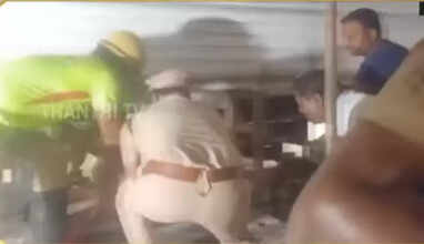 நகைக்கடை கதவு