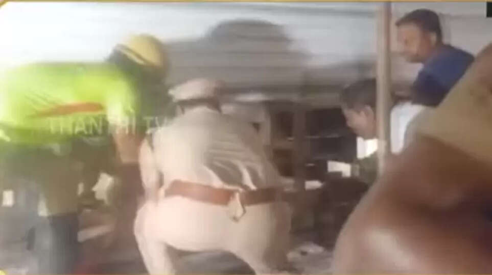 நகைக்கடை கதவு