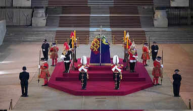  லண்டனில் ராணி எலிசபெத் உடலுக்கு இறுதி அஞ்சலி.. 