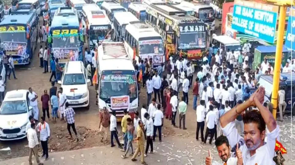 தவெக மாநாட்டுக்கு 150 வாகனங்களில் புறப்பட்ட தொண்டர்கள்- நாகையில் போக்குவரத்து ஸ்தம்பிப்பு