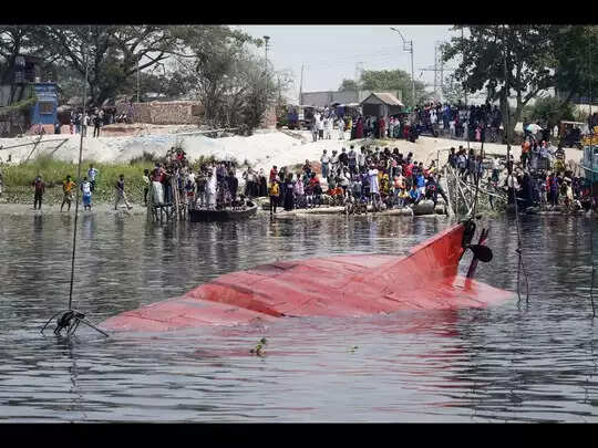 ஆற்றில் படகு கவிழ்ந்து விபத்து.. சிறுவர்கள், பெண்கள் உட்பட 24 பேர் பலி..