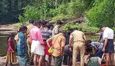 அதிரப்பள்ளி நீர்வீழ்ச்சி அருகே காட்டு யானை தாக்கி இருவர் உயிரிழப்பு