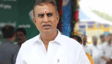 எஸ்பி வேலுமணி