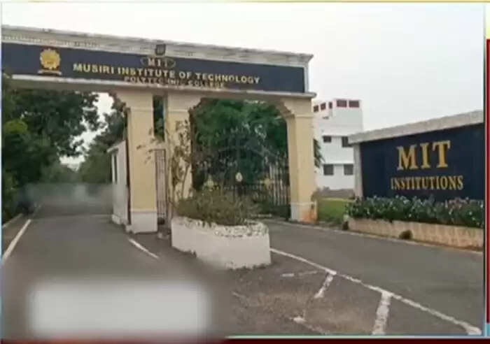 எடப்பாடி பழனிசாமியின் நெருங்கிய நண்பருக்கு சொந்தமான கல்லூரியில் ஐடி ரெய்டு!