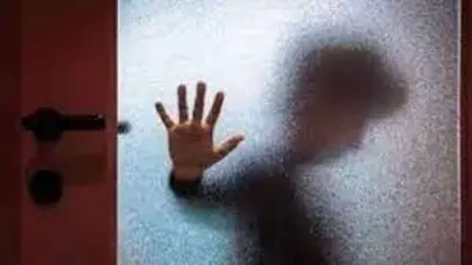 சிறுநீரை குடிக்க சொல்லி கொடுமை