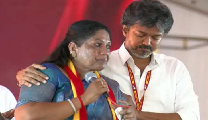 &ldquo;பெண் என்றும் பார்க்காமல் ஆபாசமாக பேசுகிறார்கள்&rdquo;-மேடையில் கதறி அழுத சத்தியபாமா