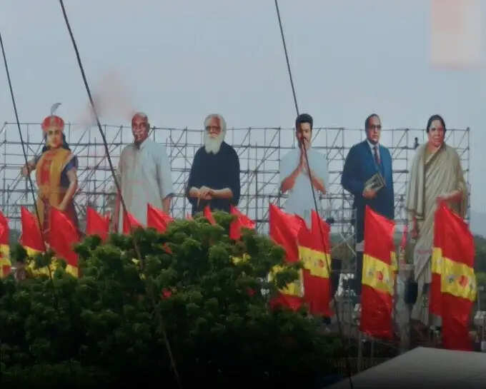 த.வெ.க மாநாட்டில் வேலு நாச்சியார், அஞ்சலை அம்மாளுக்கு கட் அவுட்..