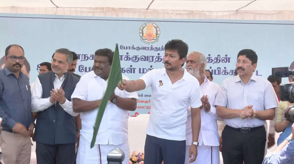 100 தாழ்தள பேருந்துகளின் சேவையை தொடங்கி வைத்த அமைச்சர் உதயநிதி.. 