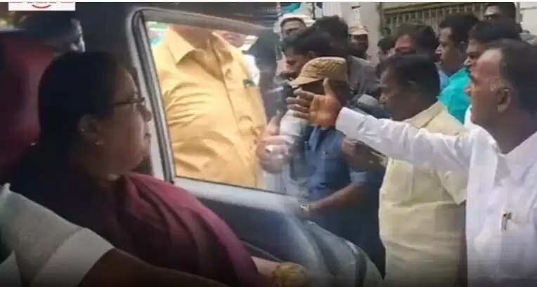 அதிமுக அலுவலகம் வந்த பிரேமா ஜெயலட்சுமி விரட்டியடிப்பு