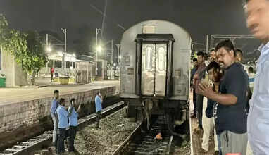 ரயிலில் இருந்து திடீரென கழண்டு சென்ற பெட்டிகள்.. நல்வாய்ப்பாக உயிர்தப்பிய பயணிகள்.. 