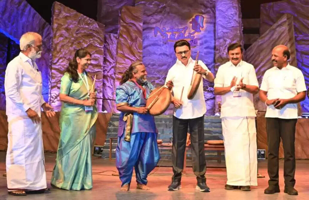 பறை முழங்க, நிலம் அதிர, தொடங்கியது சென்னை சங்கமம்!