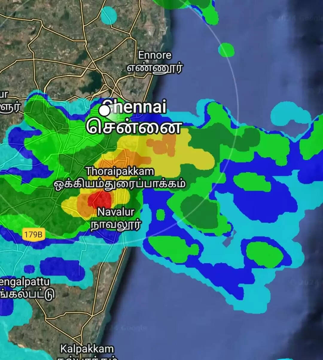வாகன ஓட்டிகளே..! சென்னை 5 சுரங்கப்பாதைகள் மூடல்.. 20 சாலைகளில் தேங்கிய மழைநீர்.. 