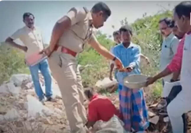 கவுன்சிலர் வீட்டுக்குள் கார் ஓட்டுநர் கள்ளக்காதல் வலை! எரித்து கொன்ற கொடூரம்