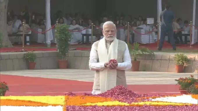  காந்தி ஜெயந்தி:  பிரதமர் மோடி, ராகுல் காந்தி மரியாதை..!