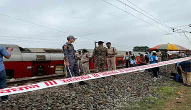  ஜார்க்கண்ட்டில் ஹவுரா - மும்பை விரைவு ரயில் தடம் புரண்ட விபத்து